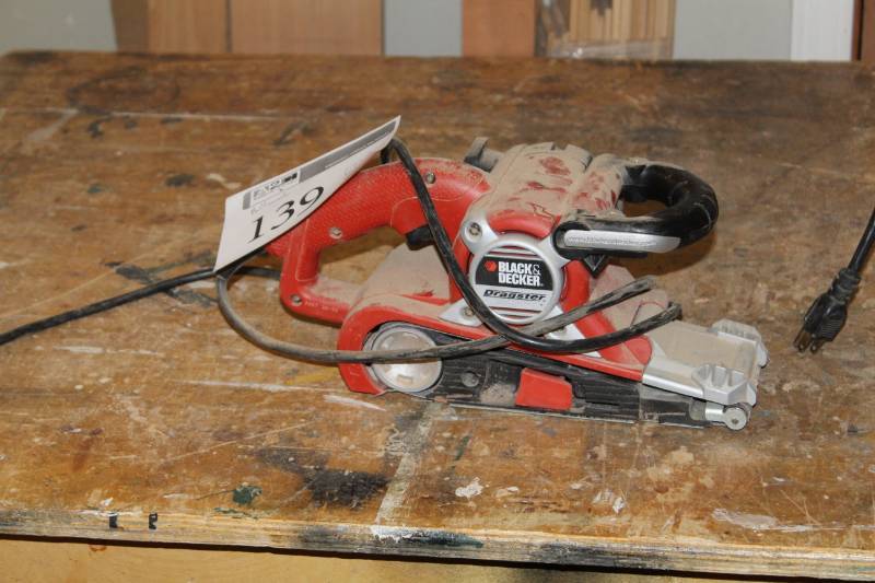 lot 139 image: Black & Decker Dragster Belt Sander