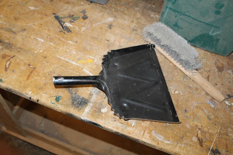 lot 152 image: Dust Pans, Brooms
