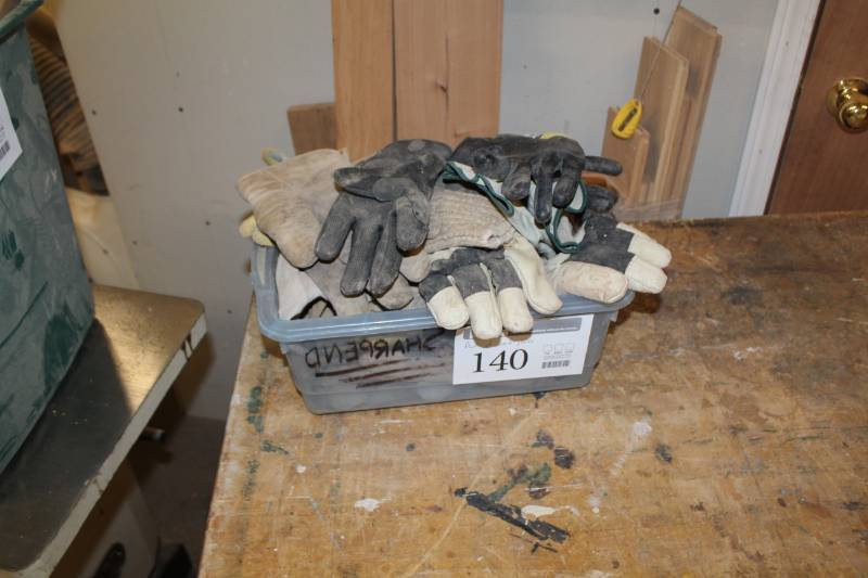 lot 140 image: Work Gloves