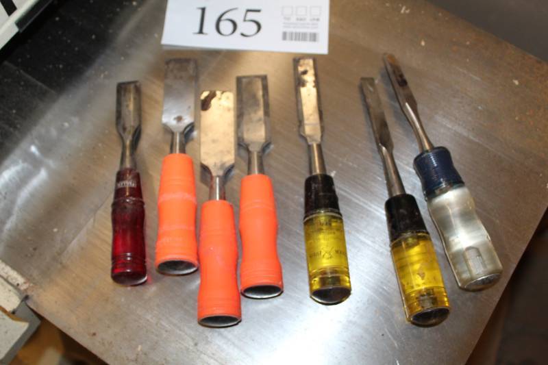 lot 165 image: Lot of (7) Chisels