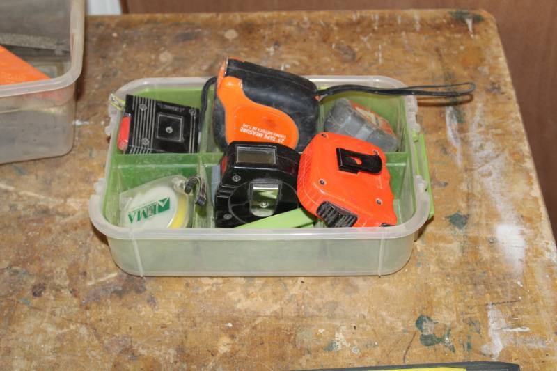 lot 154 image: Lot of (6) Tape Measures