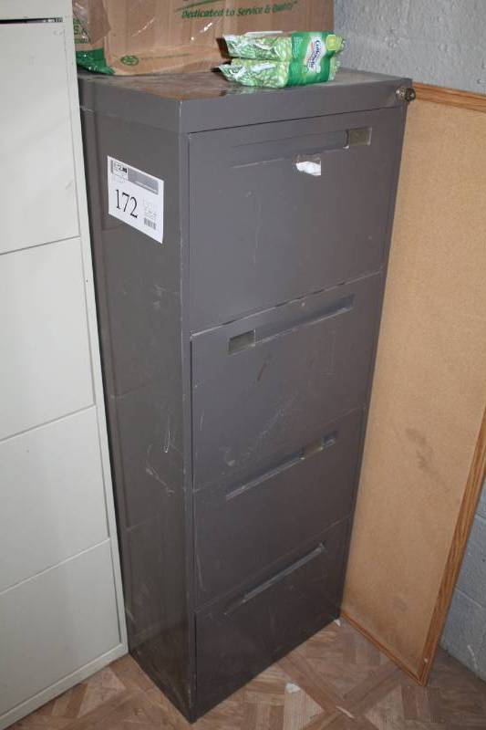 lot 172 image: 4-Drawer Metal Lateral File Cabinet w Key