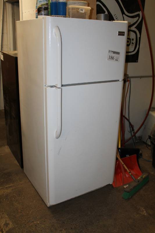 lot 186 image: 2011 Electrolux Refrigerator Freezer