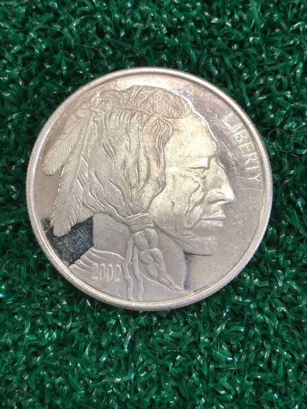 lot 1 image: 2002 Sioux Bison One Ounce .999 Silver Coin
