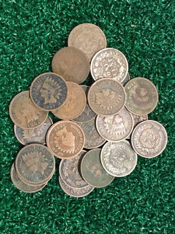 lot 26 image: Lot of 25 Indian Head Pennies