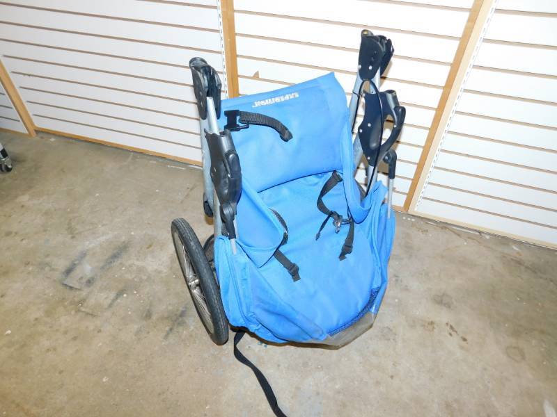 lot 13 image: Blue Expedition Baby Trend Jogging Stroller