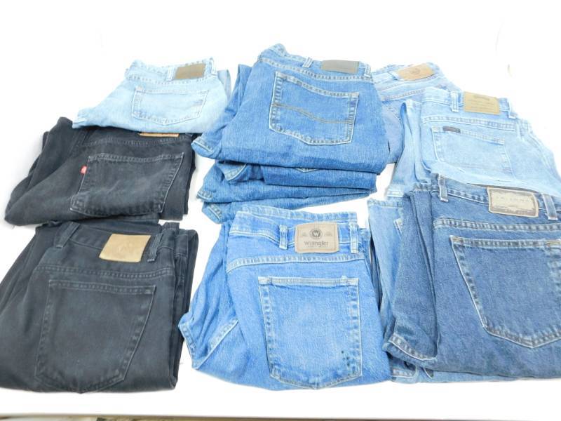 lot 22 image: Thirteen Pair Of Jeans