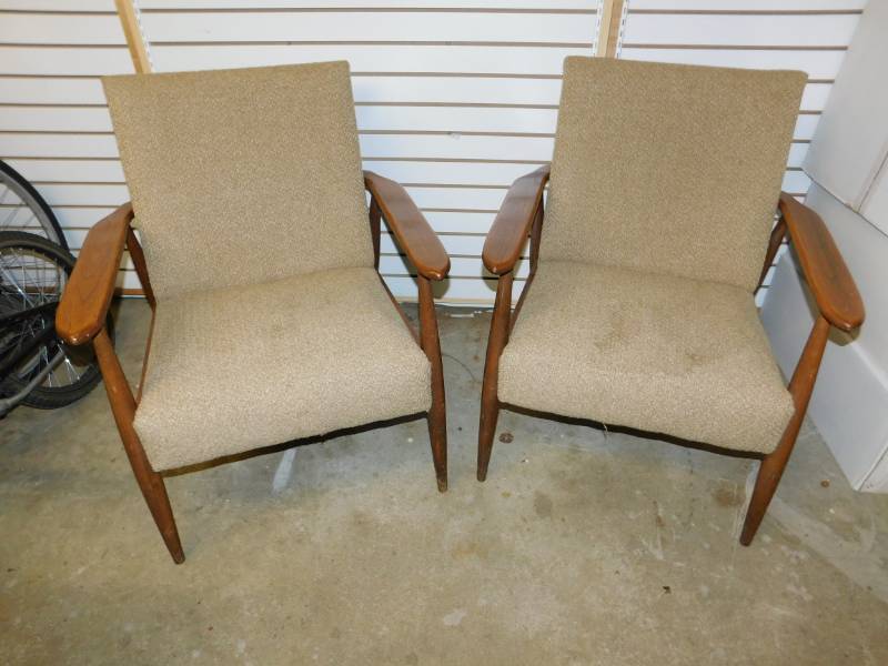 lot 39 image: Two Tan Tweed Upholstered Chairs With Wooden Arms & Legs