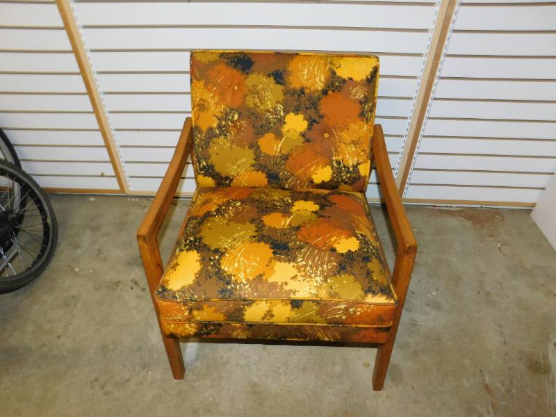 lot 40 image: OrangeRustBrown Upholstered Chair With Wooden Arms & Legs