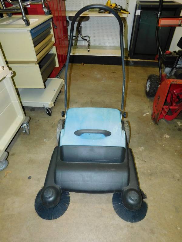 lot 25 image: Industrial Push Floor Sweeper