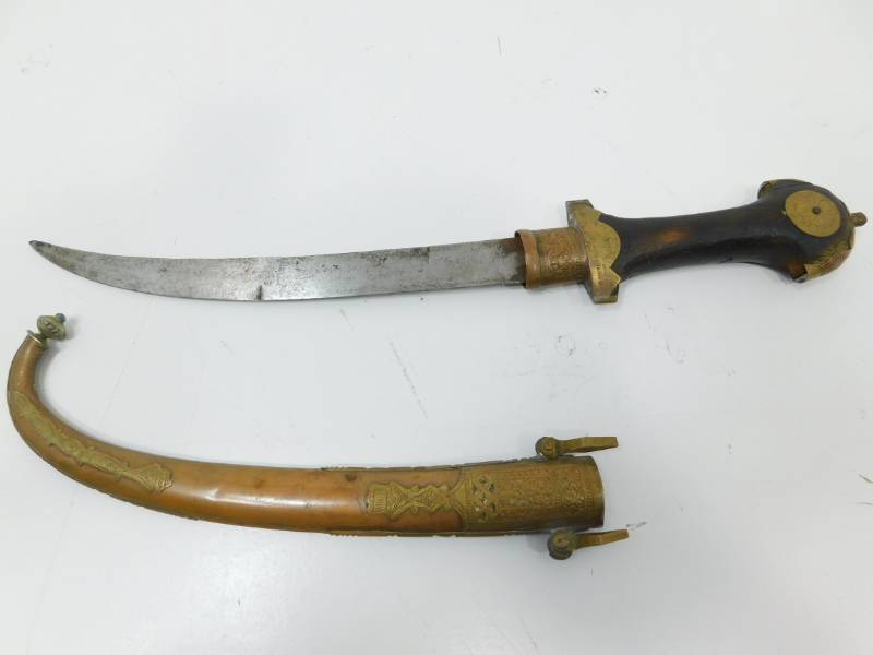 lot 52 image: Vintage Machete & Sheath