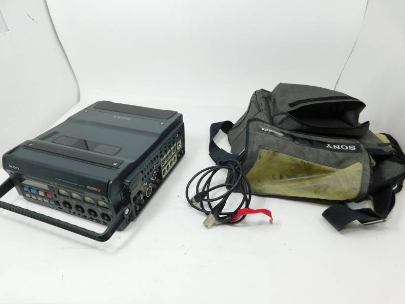 lot 3 image: Sony Portable Video Cassette Recorder----BVW-50