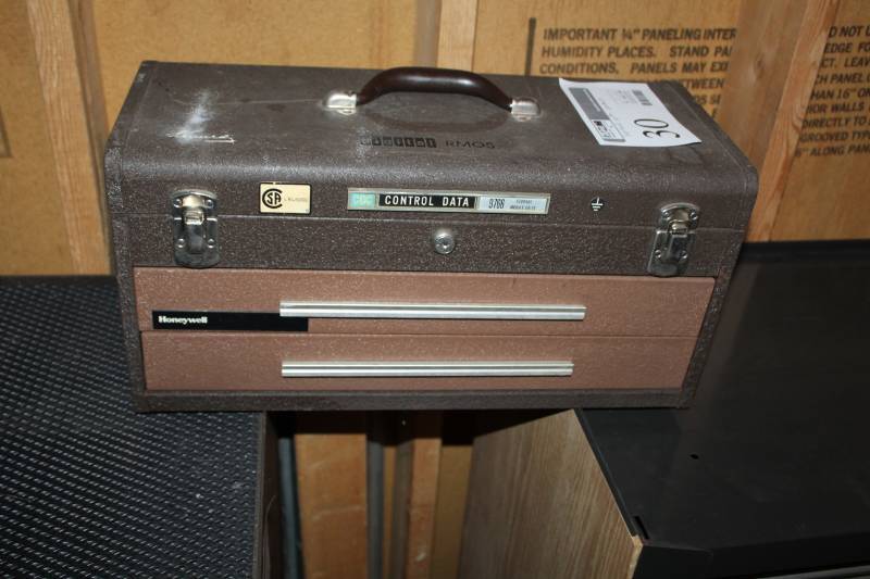 lot 30 image: Kennedy 220-035279 2-Drawer Tool Box
