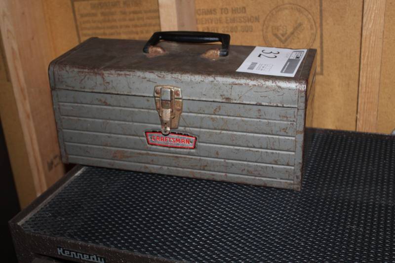 lot 32 image: Craftsman Metal Tool Box