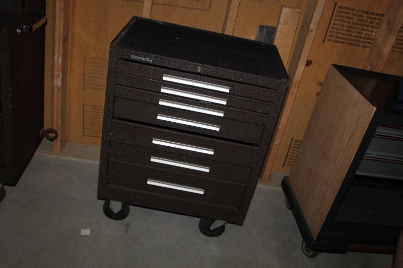 lot 10 image: Kennedy 7-Drawer Rolling Metal Tool Chest