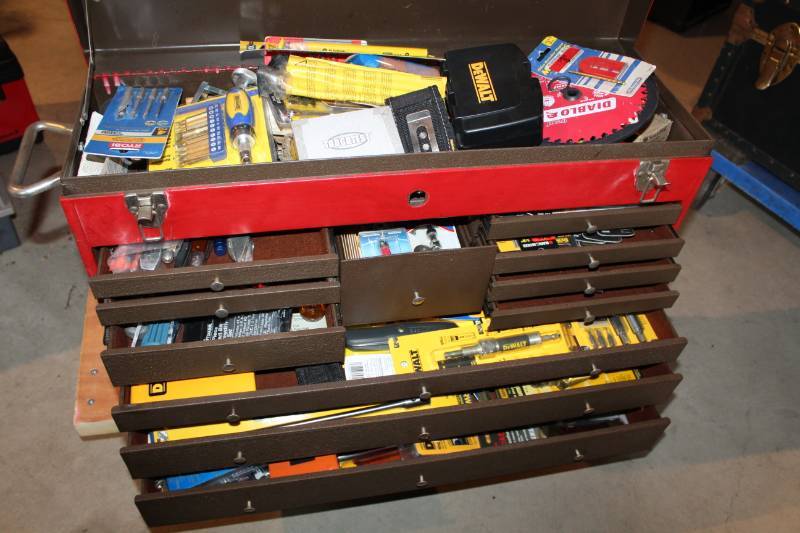 lot 18 image: Stubby Screwdriver Set, Drill Bits, Saw Blades, Utility Knives, Pocket Knives, Screwdrivers, Router Bits, And More