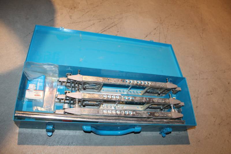 lot 72 image: Bosch 83002 Door and Jab Hinge Templet w Case, Manual