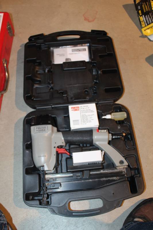 lot 79 image: Porter-Cable Pneumatic 16-GA Finish Nailer w Case