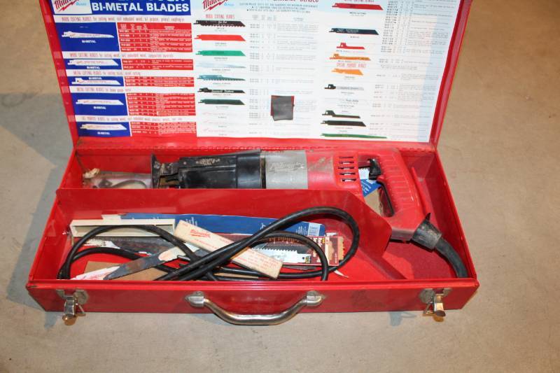 lot 69 image: Milwaukee Tools Heavy Duty Sawzall w Case