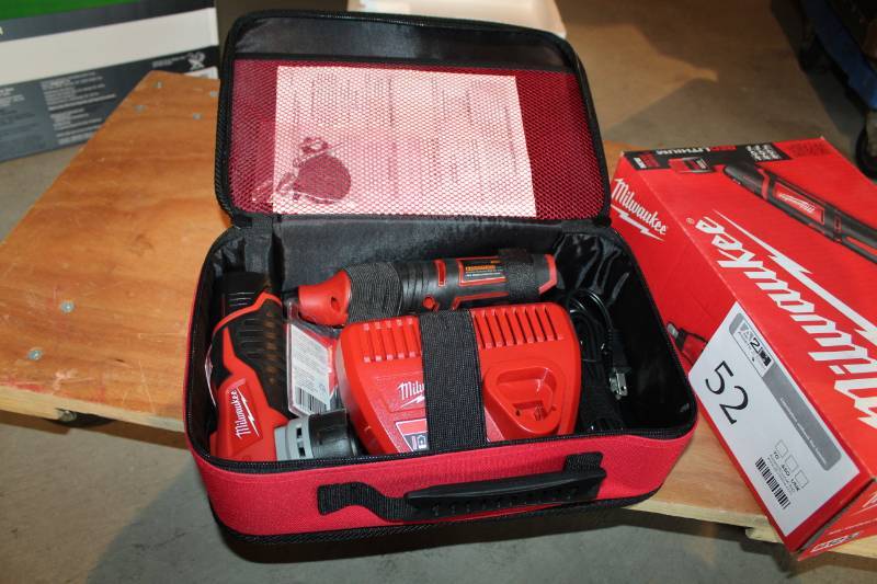 lot 52 image: Milwaukee Tools M12 Cordless Rotary Tool Kit w Case