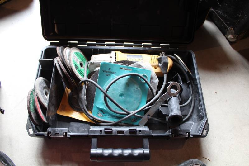 lot 68 image: DeWalt 4.5in. Angle Grinder w Case, Grinding Discs
