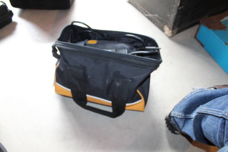 lot 94 image: Rockwell SoniCrafter w Tool Bag, Accessories