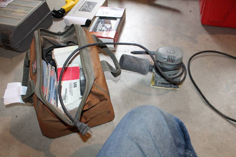 lot 97 image: Porter-Cable Sander w Sandpaper