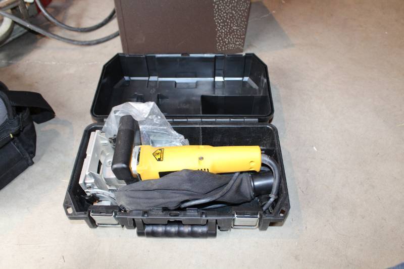 lot 74 image: DeWalt Plate Joiner w Case