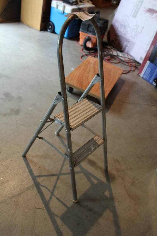 lot 141 image: 2ft. Step Ladder