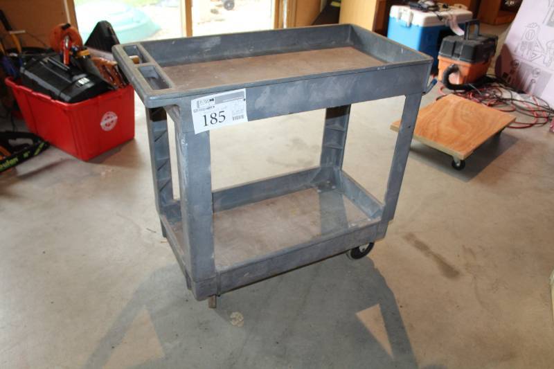 lot 185 image: Rubbermaid 4500 2-Shelf Plastic Work Cart