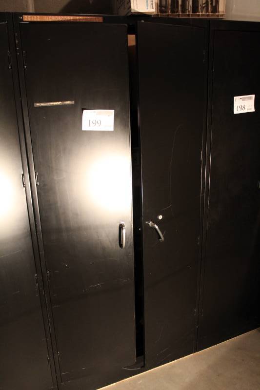 lot 199 image: 2-Door 5-Shelf Locking Metal Storage Cabinet