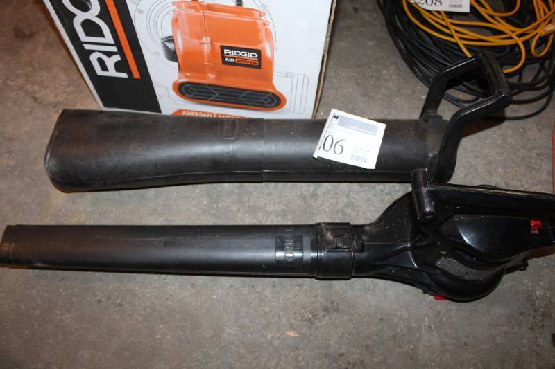 lot 206 image: Toro Electric Super Blower Vac, Blower Accessories