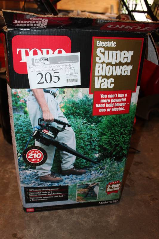 lot 205 image: Toro Electric Super Blower Vac, Blower Accessories, Leaf Bag