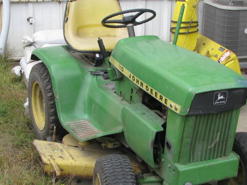John Deere 110 Lawn Tractor