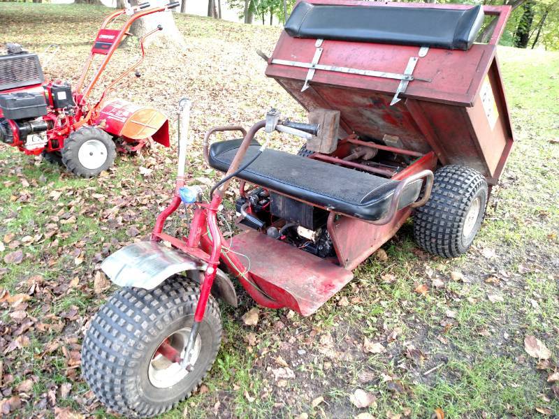 lot 11 image: 1970s Heald Hauler, 11 hp, Electric Start...