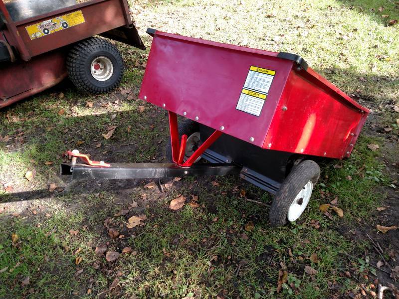 lot 15 image: Lawn Tractor Trailer...