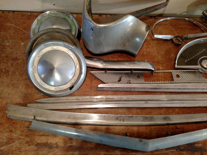 lot 33 image: Asstd 1955-57 Chevy Parts...