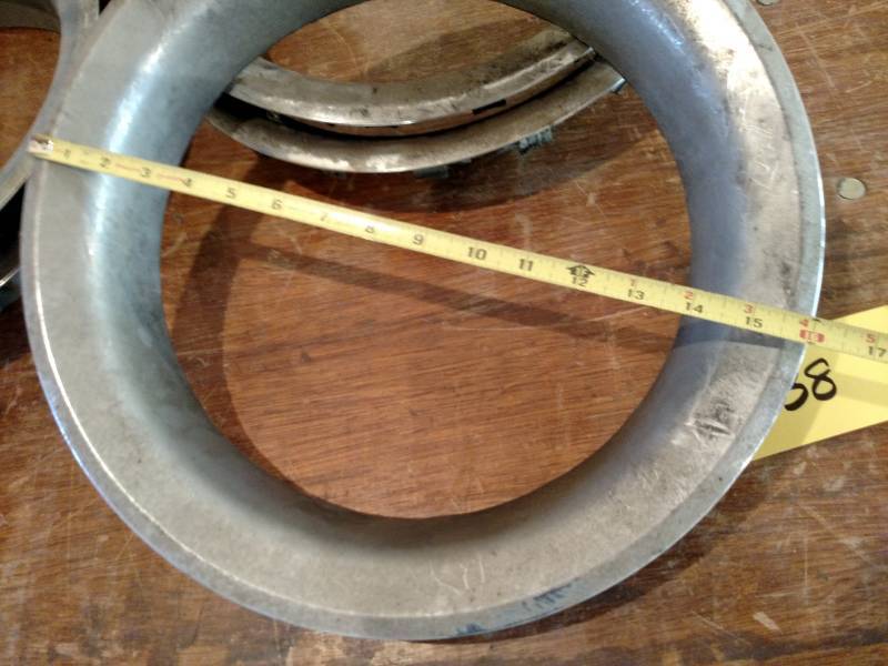lot 38 image: (5) Beauty Rings...