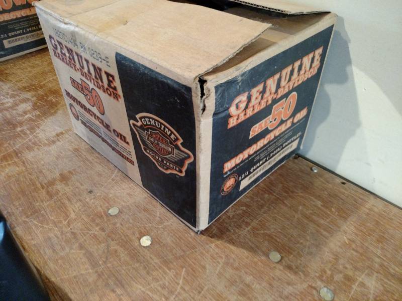 lot 96 image: (7) Quarts Harley Davidson SAE 50 M...