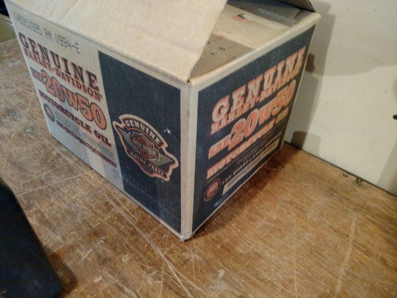 lot 97 image: (6) Quarts Harley Davidson SAE 20w5...