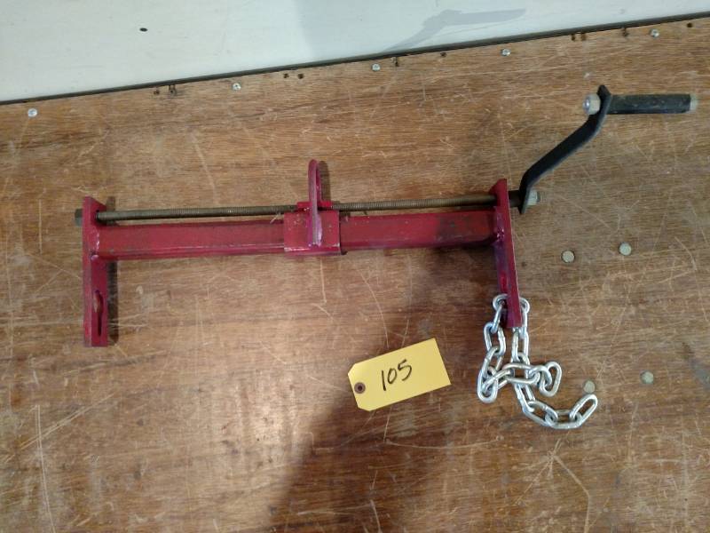lot 105 image: Engine Tilter...