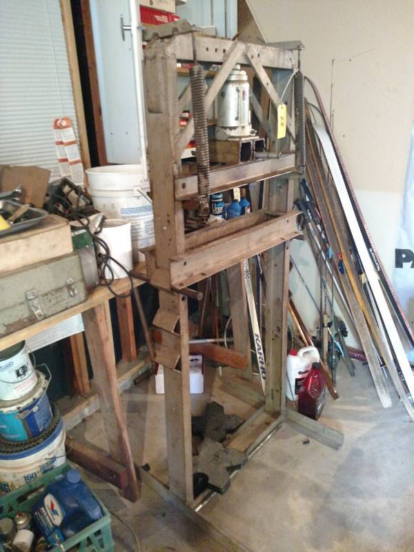 lot 22 image: 20 Ton H-Frame Press, 26 Throat...