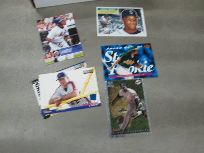 lot 3 image: Box of Baseball Star Cards...