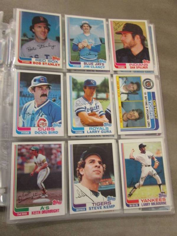 lot 5 image: Lot of 1982 Topps Baseball Cards...