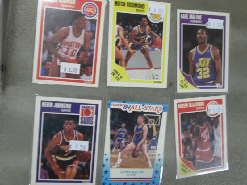 lot 14 image: 24 1989 Fleer Basketball Stars Card...