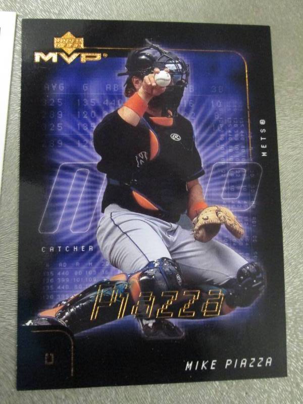 lot 21 image: 40 Mike Piazza Cards...