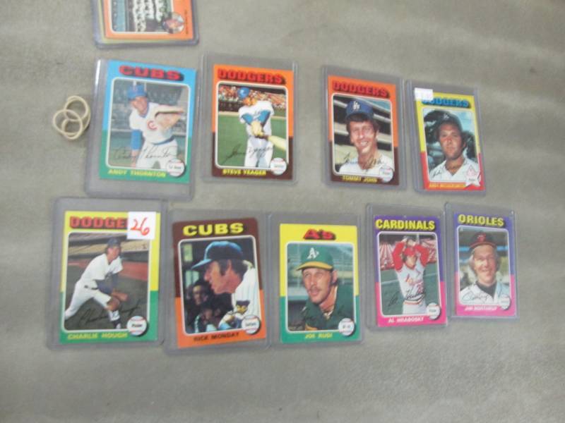 lot 26 image: 1975 Topps Baseball Cards...