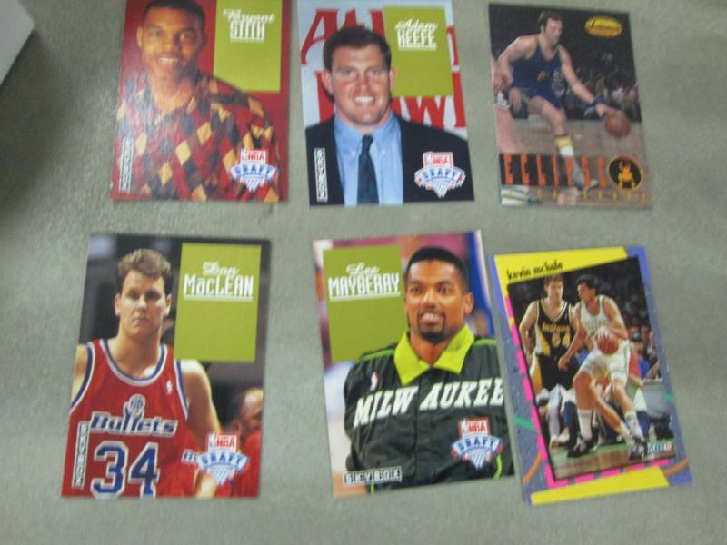 lot 32 image: 100 Basketball Inserts Cards...