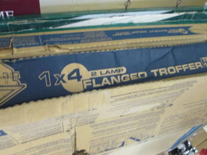 lot 316 image: Lithonia Lighting SP8 F 2 32 A12 12...