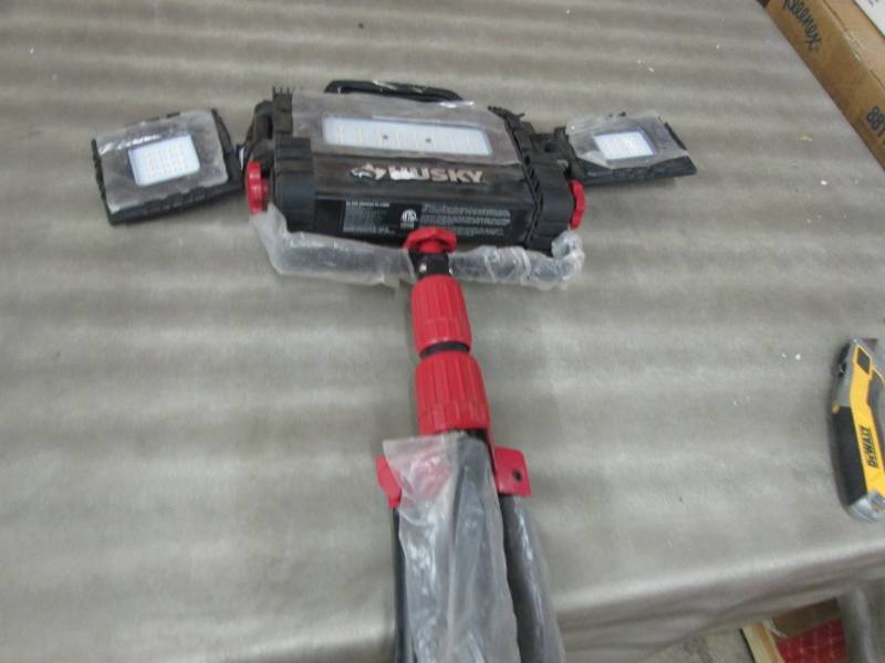 lot 331 image: Husky 3200-Lumen Multi-Directional ...